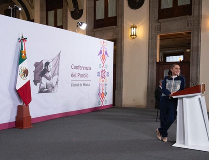 Sin aumentar impuestos y combatiendo la evasión fiscal, en 2025 se logró récord de recaudación con 487 mil 446 mdp más en 2024: Presidenta