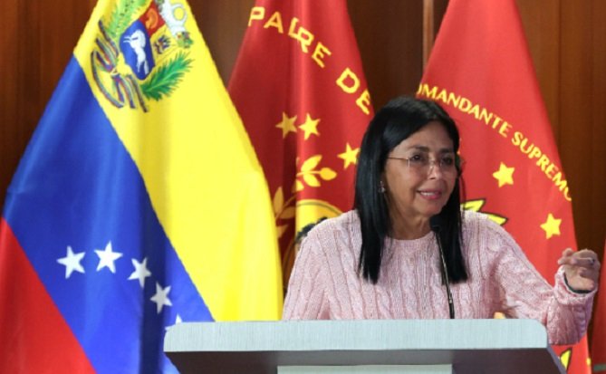 Fuerzas armadas de Venezuela reconocen a Delcy Rodríguez como presidenta tras secuestro de Maduro