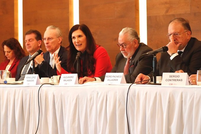 Empresarios tienen que participar en la discusión de la reforma electoral, considera López Rabadán