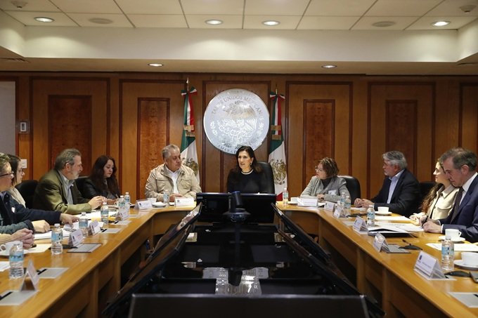 Se reúne Kenia López Rabadán con integrantes de Somos México para abordar la Reforma Electoral y su decálogo