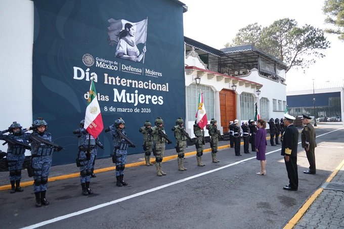 Presidenta conmemora Día Internacional de la Mujer en homenaje a las mujeres de las Fuerzas Armadas