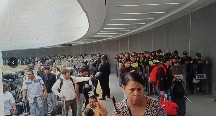 AICM bloquea de nuevo acceso a personas sin boleto de avión ante posibles protestas de la CNTE
