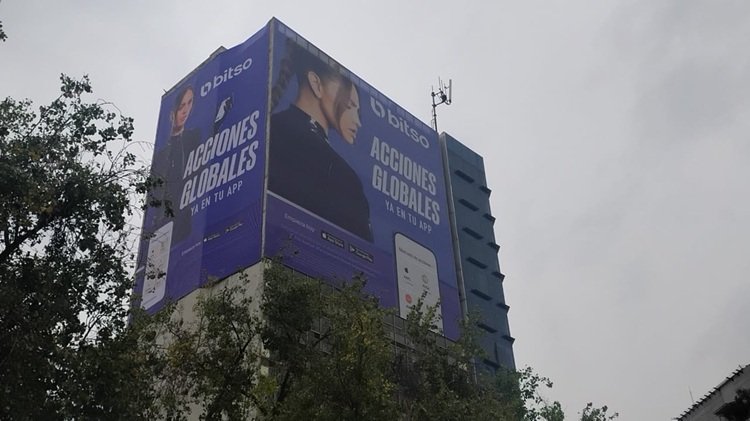Publicidad ilegal y protestas incómodas