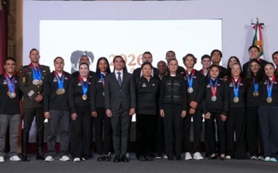 Sheinbaum reconoce a atletas centroamericanos y anuncia aumento a becas