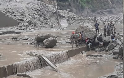 Al menos 160 muertos y cientos de desaparecidos, entre ellos turistas, por inundaciones repentinas en Nepal y China