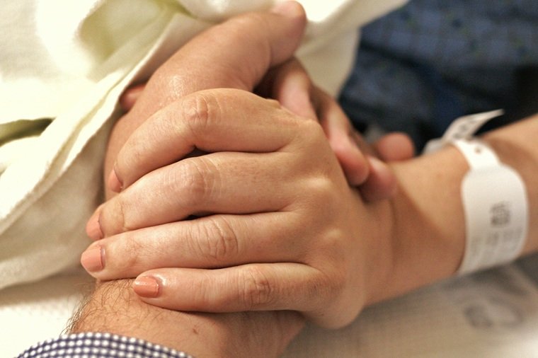 LEY SOBRE MUERTE DIGNA DE LA CIUDAD, BUSCA REGULAR EUTANASIA Y ASISTENCIA MÉDICA PARA MORIR