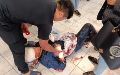 Ataque en secundaria de Torreón; muere la subdirectora, un alumno grave y hay dos detenidos
