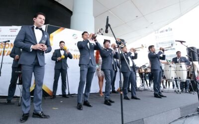 Reconocen en el Senado 71 años de trayectoria de la Sonora Santanera de Carlos Colorado